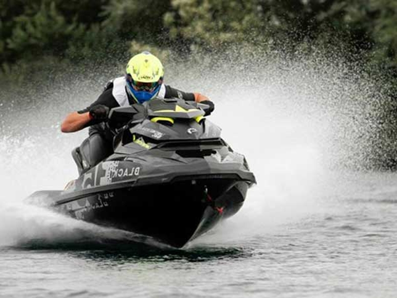 ما هي أسرع دراجة مائية في العالم؟